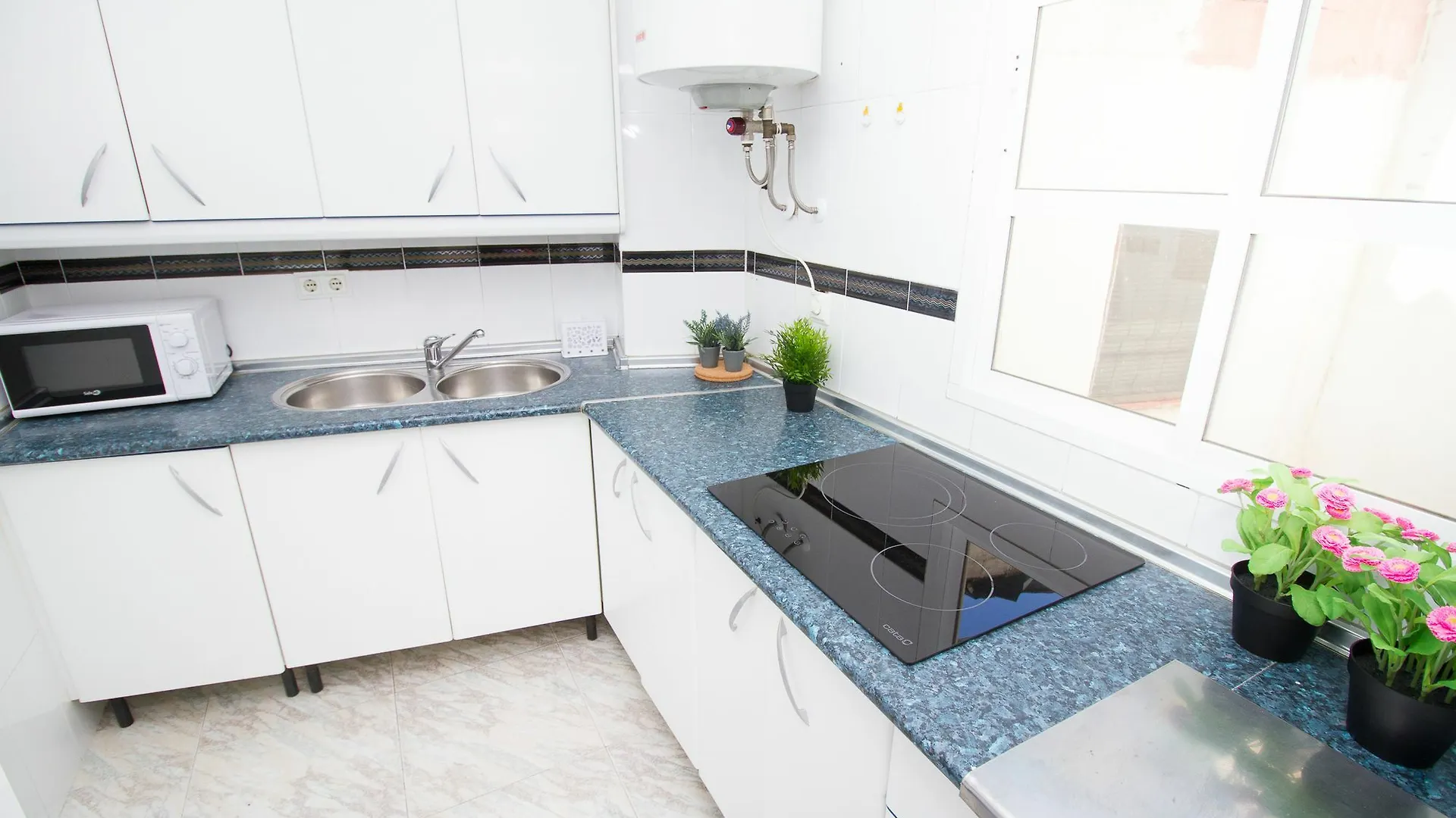 Spacious And Bright Apartment By La Recepcion Malaga