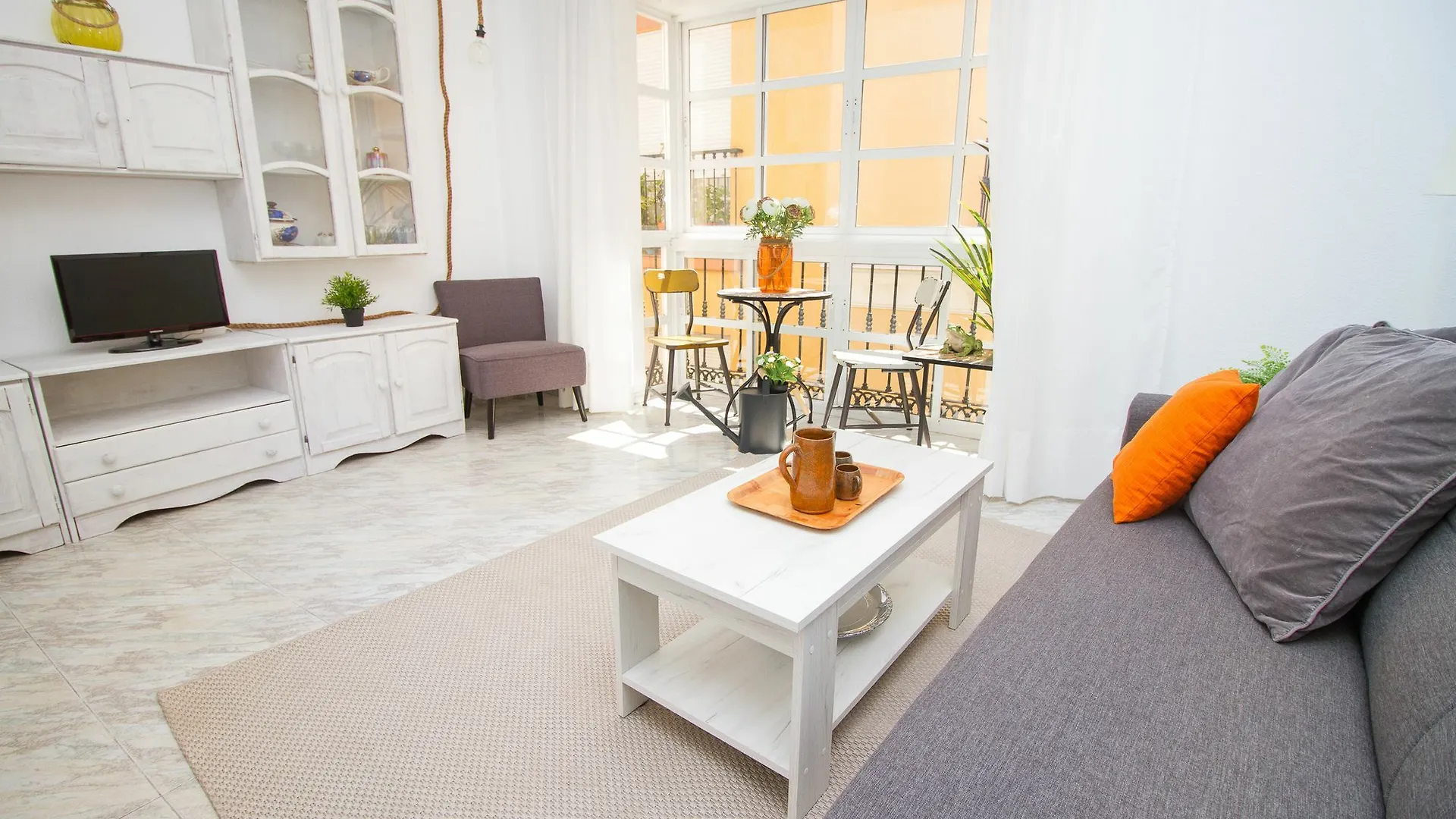 Spacious And Bright Apartment By La Recepcion Malaga Spain